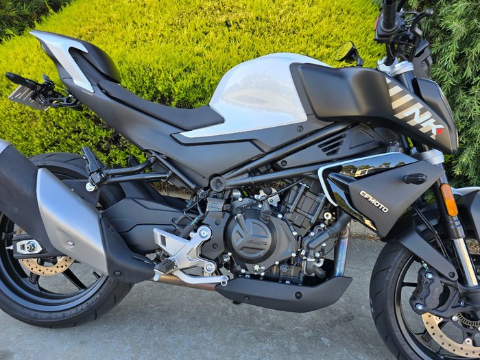 2024 CFMOTO 450 NK White