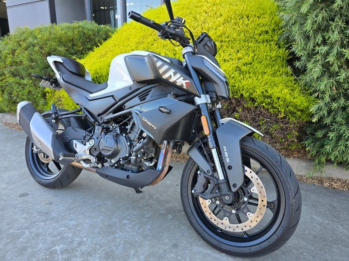 2024 CFMOTO 450 NK White