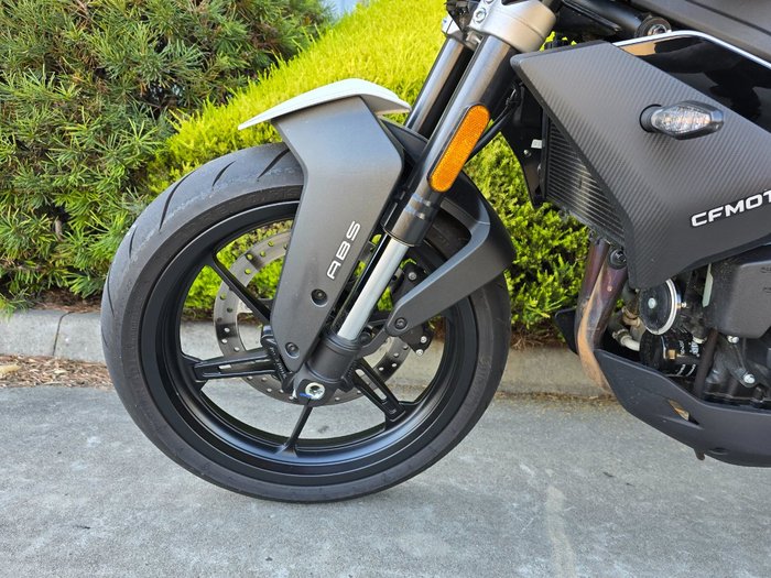 2024 CFMOTO 450 NK White