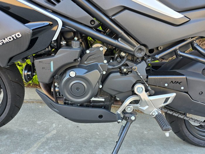 2024 CFMOTO 450 NK White