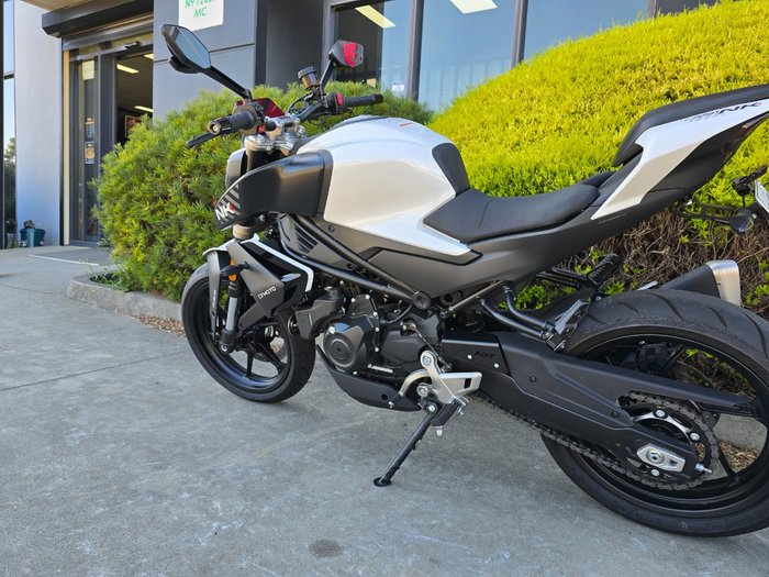 2024 CFMOTO 450 NK White