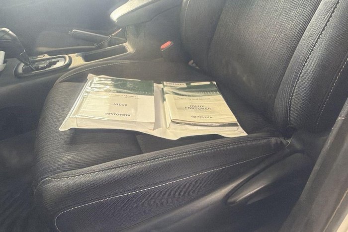 2022 Toyota Hilux SR