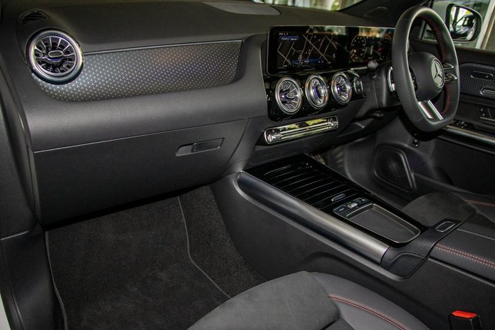 2025 Mercedes-Benz GLA-Class GLA200