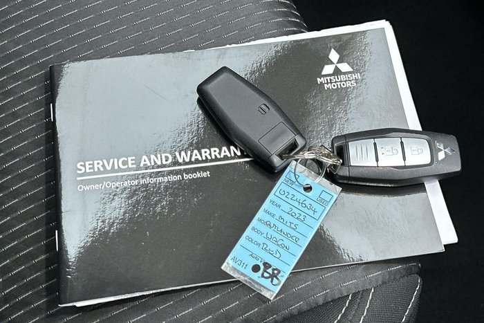 2023 Mitsubishi Outlander ES