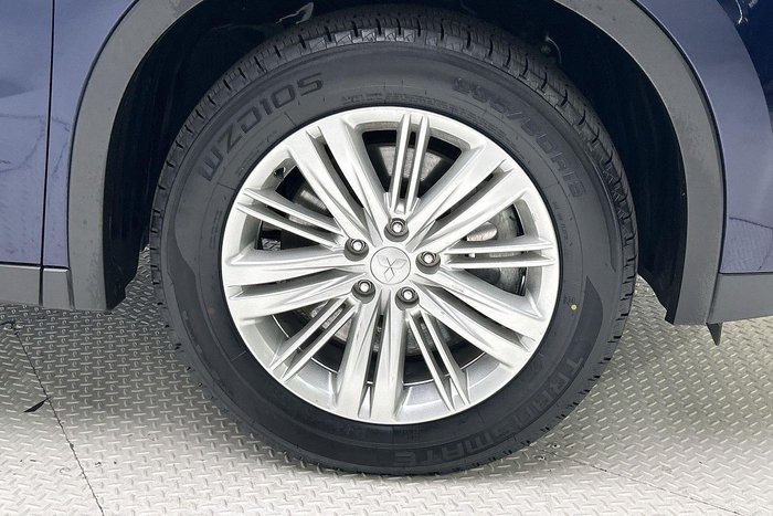 2023 Mitsubishi Outlander LS