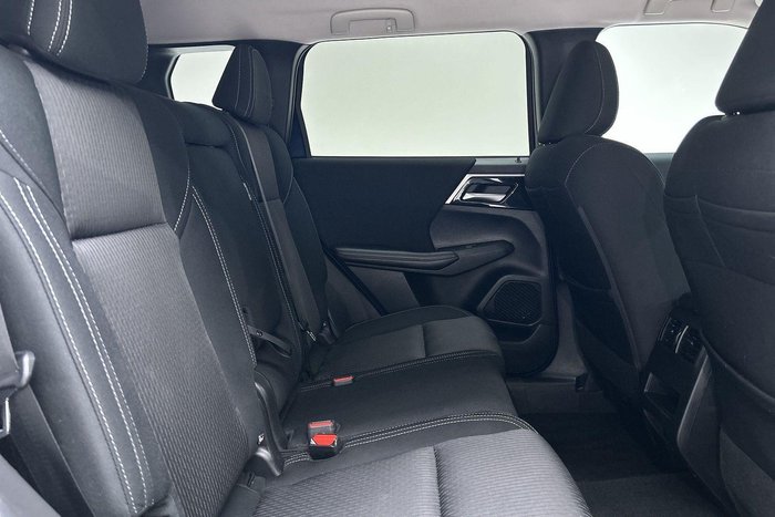 2023 Mitsubishi Outlander LS