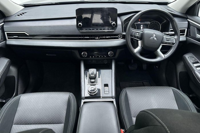 2023 Mitsubishi Outlander LS