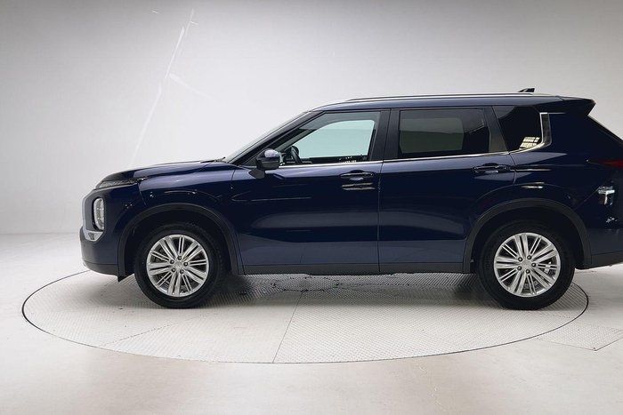 2023 Mitsubishi Outlander LS