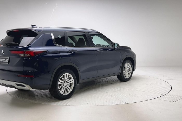 2023 Mitsubishi Outlander LS