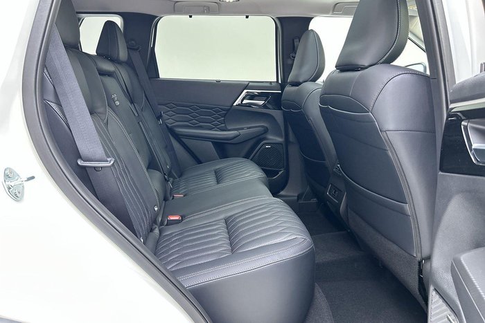 2025 Mitsubishi Outlander Exceed