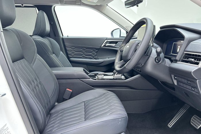 2025 Mitsubishi Outlander Exceed