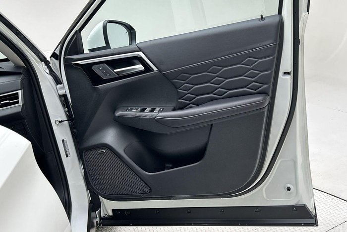 2025 Mitsubishi Outlander Exceed