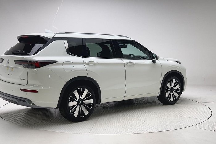 2025 Mitsubishi Outlander Exceed