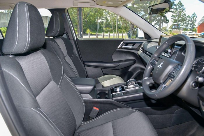 2023 Mitsubishi Outlander ES