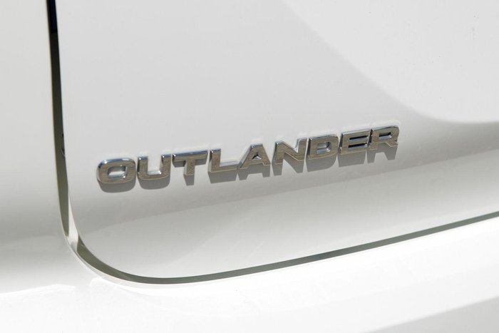 2023 Mitsubishi Outlander ES