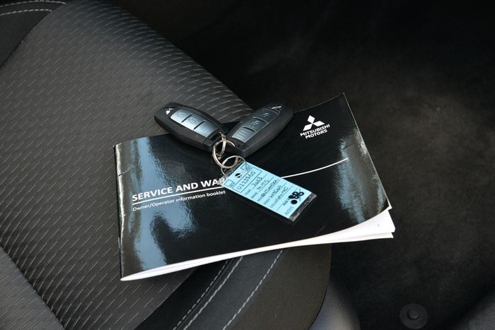 2023 Mitsubishi Outlander ES