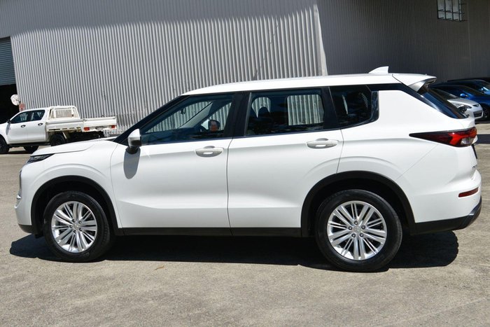 2023 Mitsubishi Outlander ES