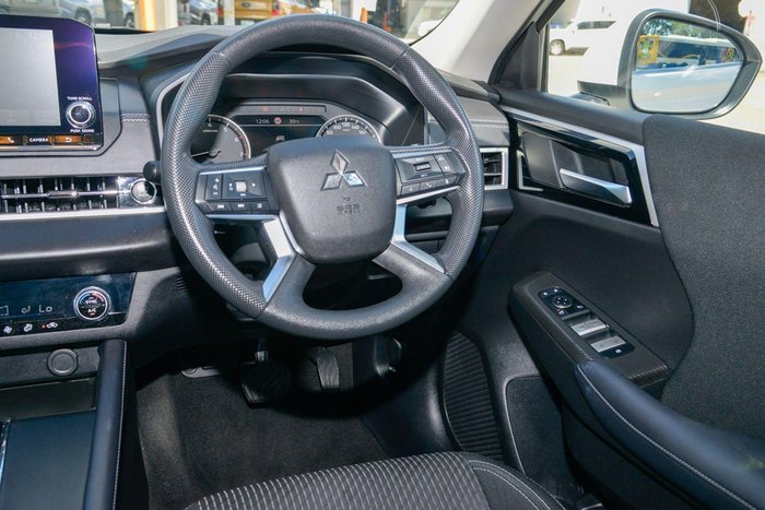 2023 Mitsubishi Outlander ES