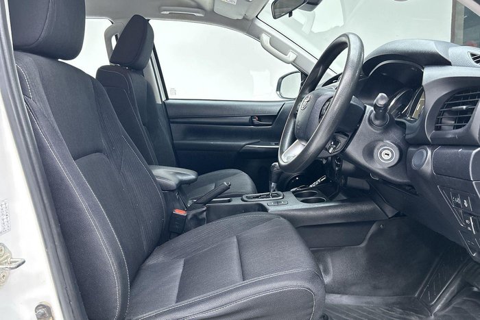 2022 Toyota Hilux SR