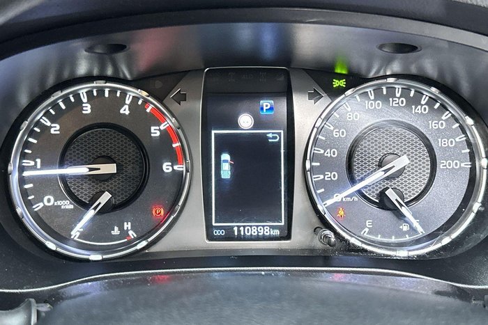 2022 Toyota Hilux SR