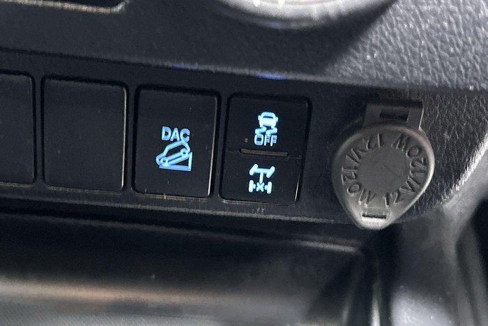 2022 Toyota Hilux SR