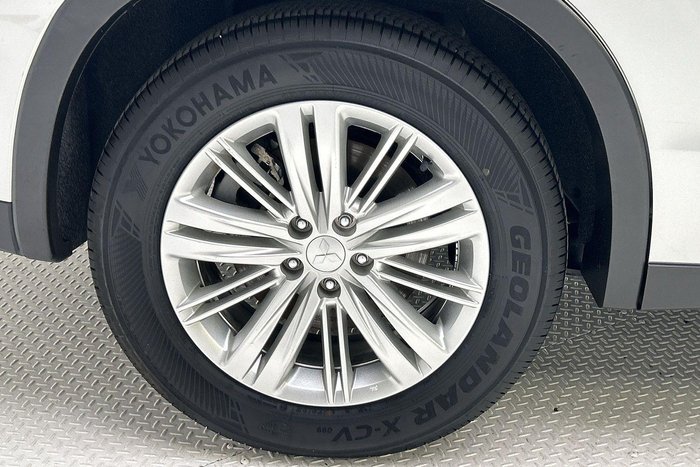 2023 Mitsubishi Outlander LS