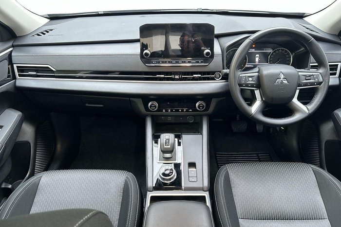 2023 Mitsubishi Outlander LS