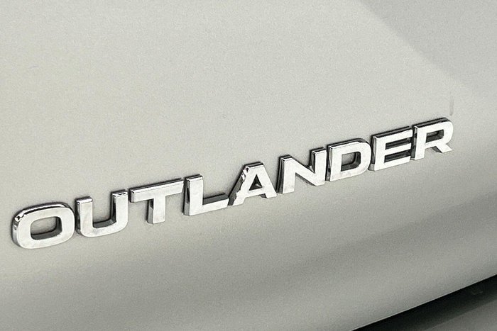 2023 Mitsubishi Outlander LS