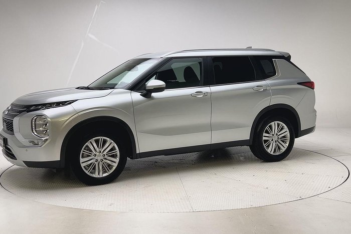 2023 Mitsubishi Outlander LS