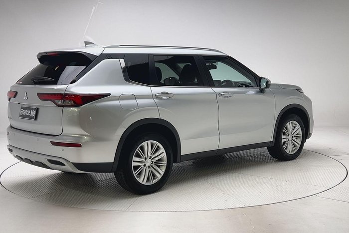 2023 Mitsubishi Outlander LS