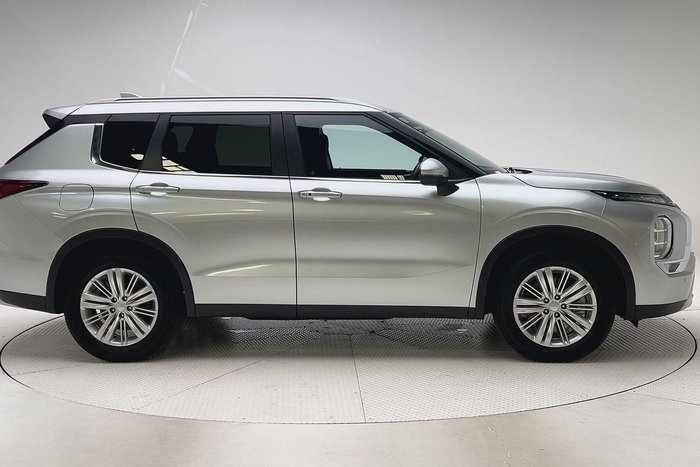 2023 Mitsubishi Outlander LS