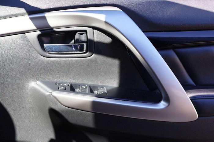 2019 Mitsubishi Pajero Sport Black Edition