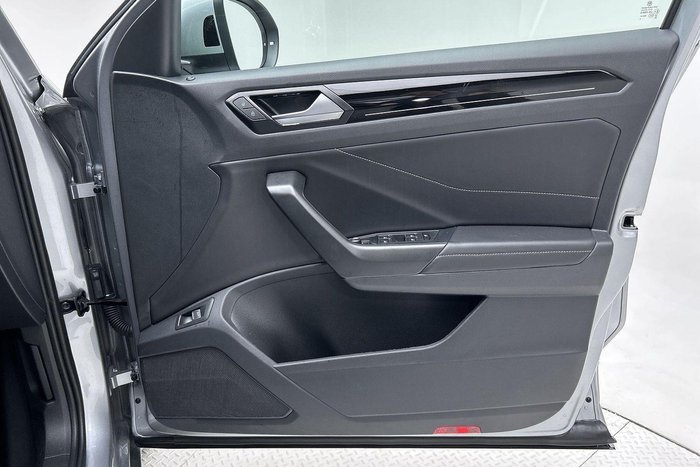 2025 Volkswagen T-Roc 140TSI R-Line