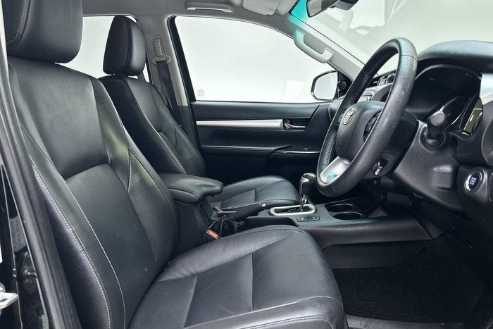 2022 Toyota Hilux SR5