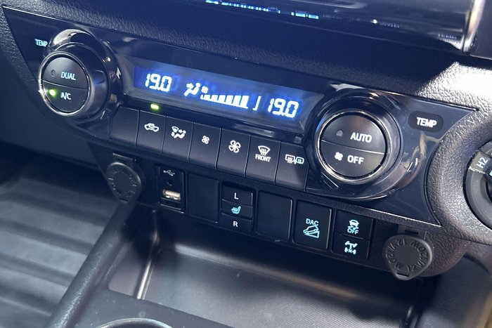 2022 Toyota Hilux SR5