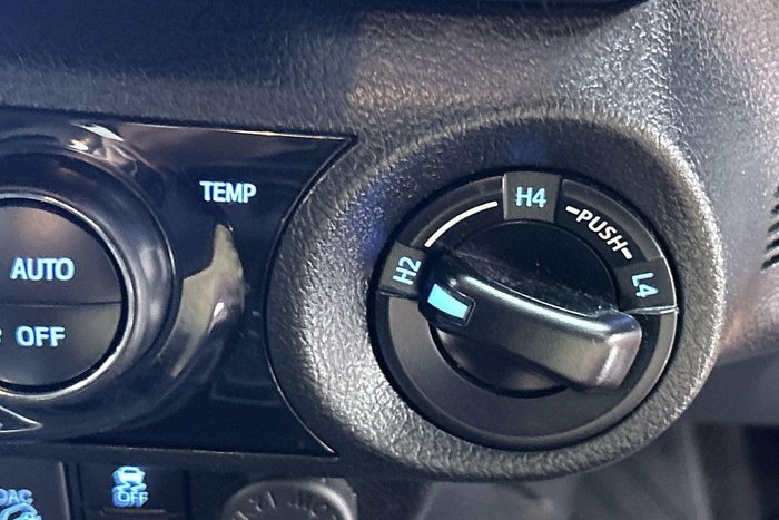 2022 Toyota Hilux SR5