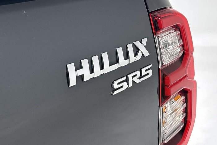 2022 Toyota Hilux SR5