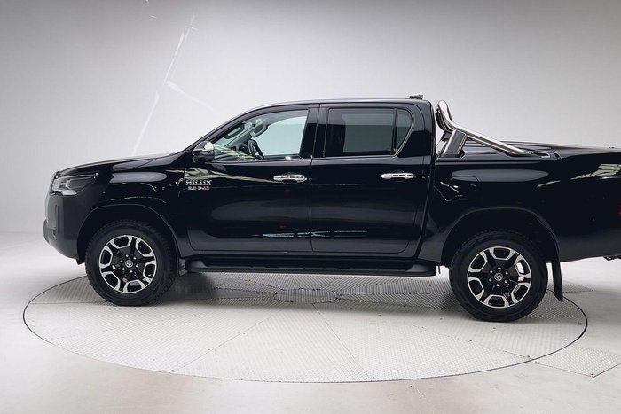 2022 Toyota Hilux SR5