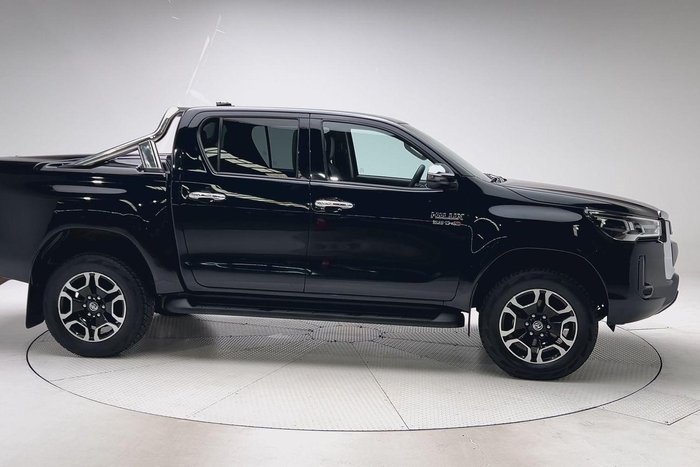 2022 Toyota Hilux SR5