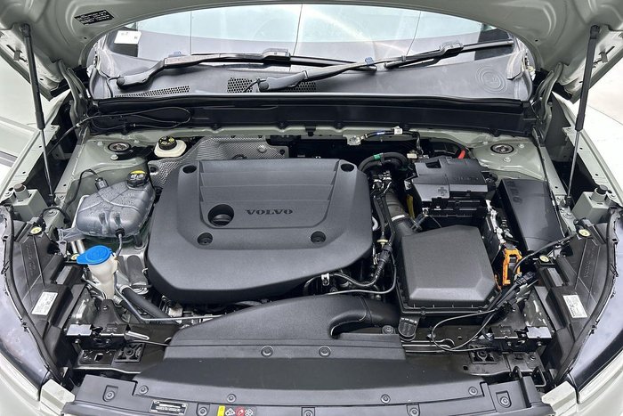 2022 Volvo XC40 Ultimate B4 Bright