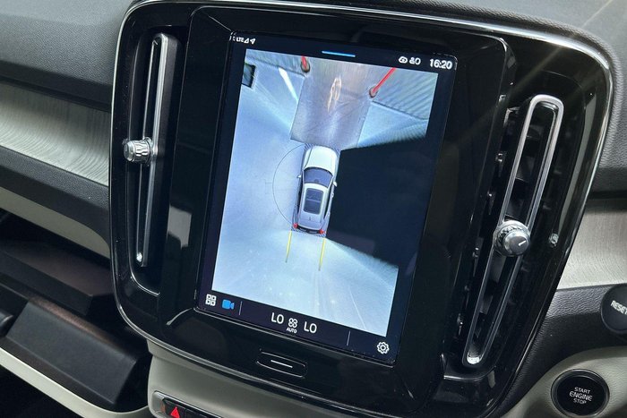 2022 Volvo XC40 Ultimate B4 Bright