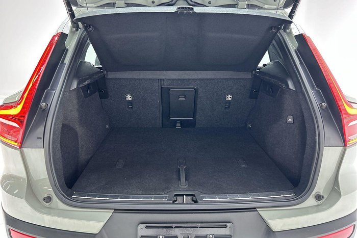 2022 Volvo XC40 Ultimate B4 Bright