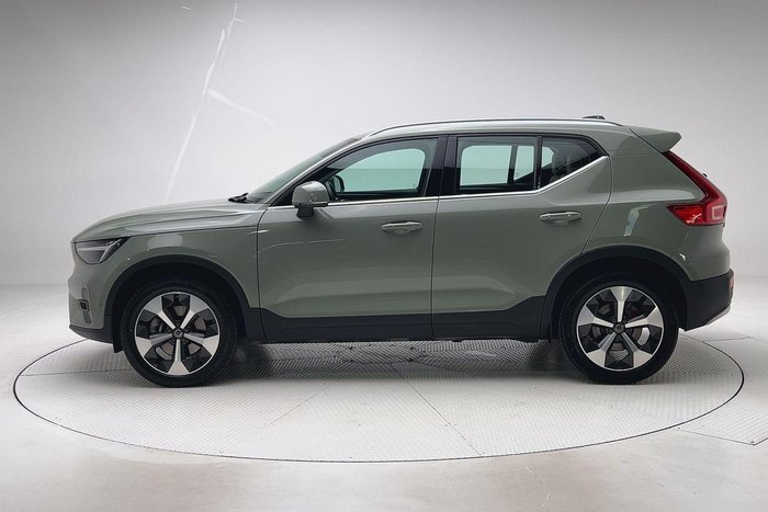 2022 Volvo XC40 Ultimate B4 Bright