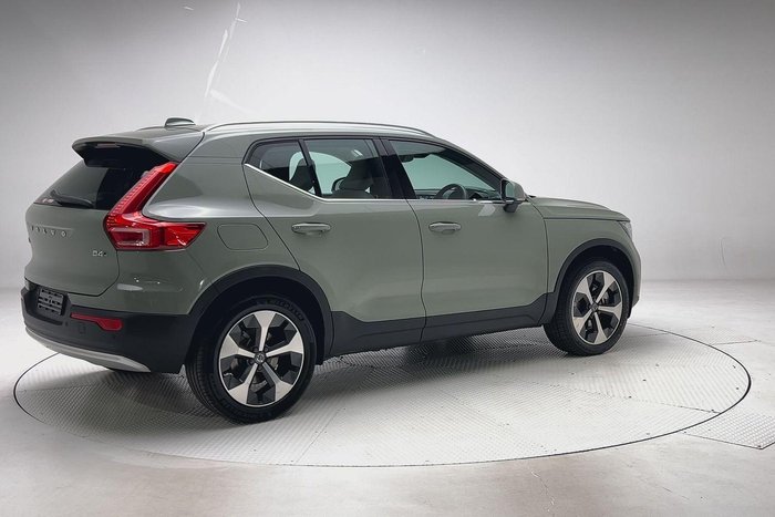 2022 Volvo XC40 Ultimate B4 Bright