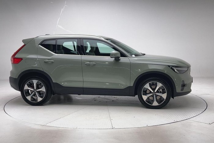 2022 Volvo XC40 Ultimate B4 Bright