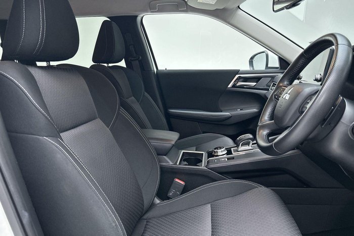 2024 Mitsubishi Outlander LS