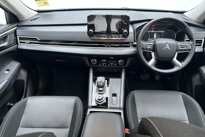 2024 Mitsubishi Outlander LS