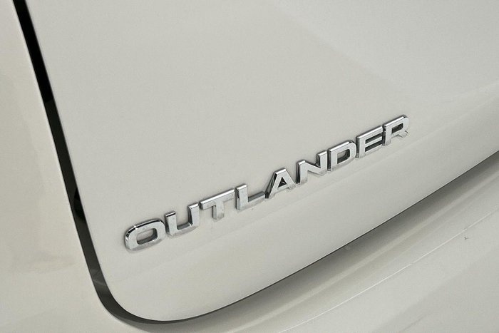2024 Mitsubishi Outlander LS
