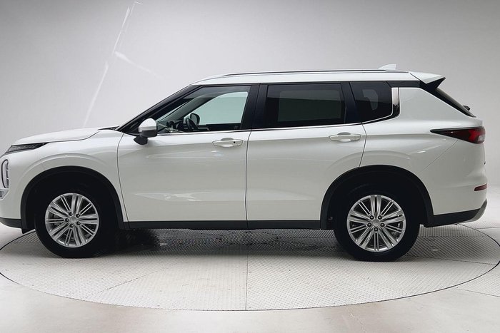 2024 Mitsubishi Outlander LS