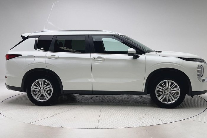 2024 Mitsubishi Outlander LS